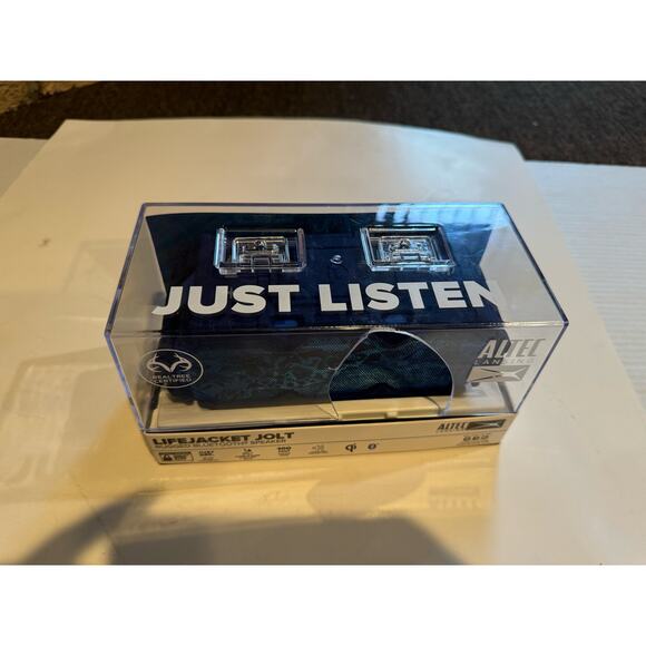 Altec bluetooth speaker Life jacket jolt up to 30 hours play time floats - Picture 4 of 5